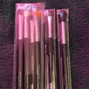 Brand spankin New Younique make up brushes (6)